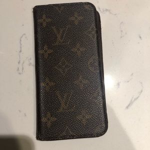 Loui Vuitton iPhone 8 case fold over Wallet
